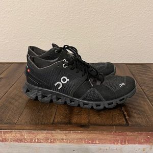 Women On Cloud Black - Size 8